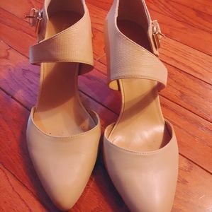 Kelly & Katie Size 10 Tan heels EUC
